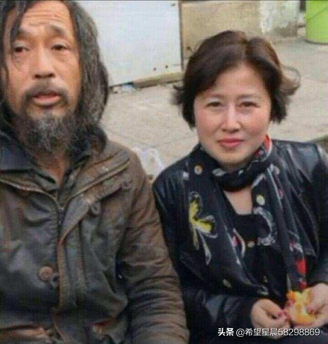 “流浪大师”沈巍帮电商直播卖酒，网友“铜臭味越来越浓”，大家怎么看？