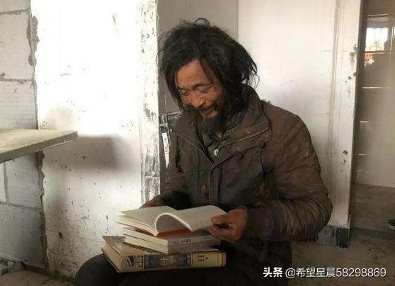 “流浪大师”沈巍帮电商直播卖酒，网友“铜臭味越来越浓”，大家怎么看？