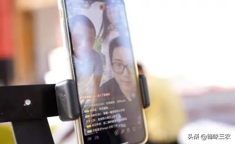 北漂10年后返乡创业,借助自媒体,他带领一方百姓共同致富