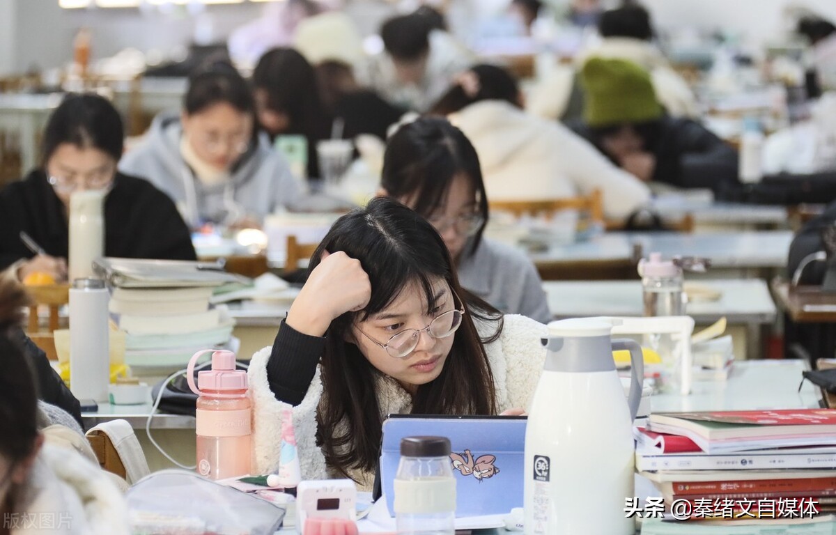 到底考研还是工作，做自媒体行不行？