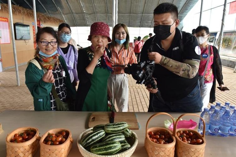 助力乡村振兴自媒体作者大V走进章丘三涧溪农创园