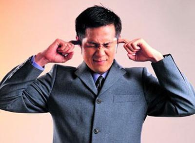 耳朵里总有嗡嗡声怎么回事