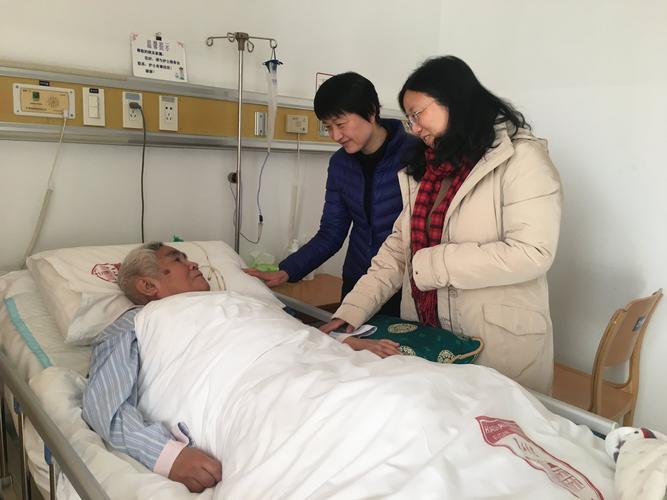 探望和看望的区别