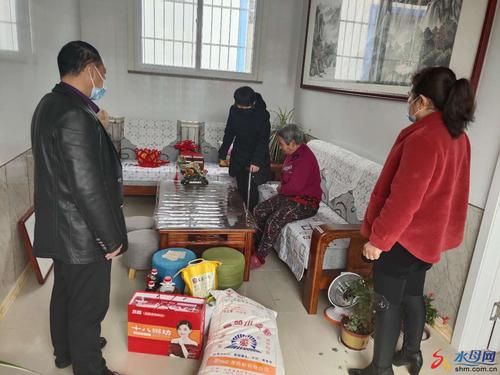 探望和看望的区别