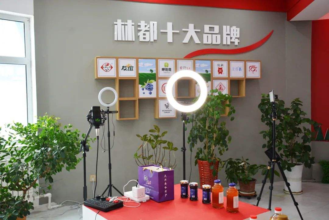 电商直播间(电商直播间装修风格效果图)