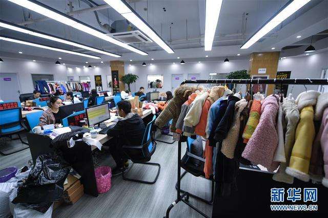 电商销售员每天做什么(电商销售员就是每天打电话吗)