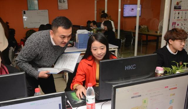 做电商一个月可以赚多少钱 做电商一个月可以赚多少钱